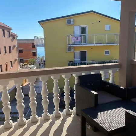 Home Apartments *